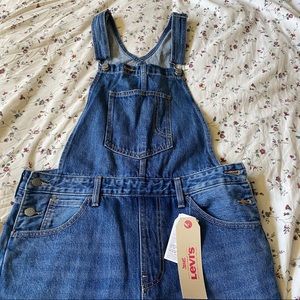NWT Levi’s overalls sz L